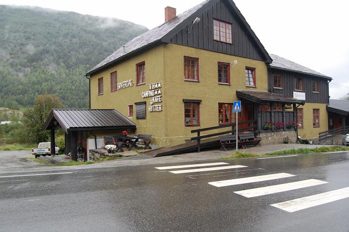 Pausa sulla strada per Bergen2.JPG - AI PIEDI DELLA RUPE